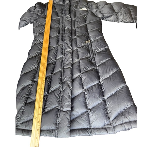 See Clip 🤩 The North Face 700 Down Fill Black  Long Winter Puffer Jacket XS - Picture 9 of 17
